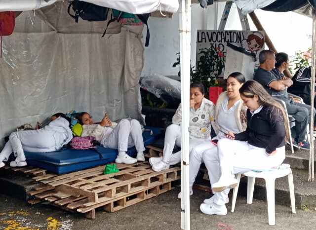 Empleados del Hospital San Marcos de Chinchina completan 10 dias en huelga : Entretenimiento de Colombia