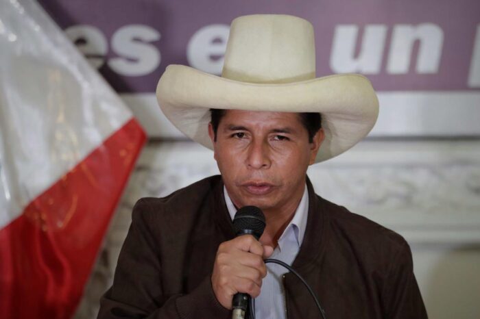 Los abogados del expresidente de Peru Pedro Castillo dejan su defensa y se resevan las razones : Noticias de