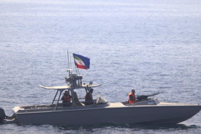 Encontronazo entre barcos militares de Iran y Estados Unidos en el golfo Persico : Noticias de