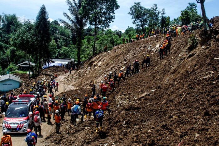 Fuerte sismo sacude Indonesia dos semanas despues de que otro dejo muertos a mas de 300 : Noticias de