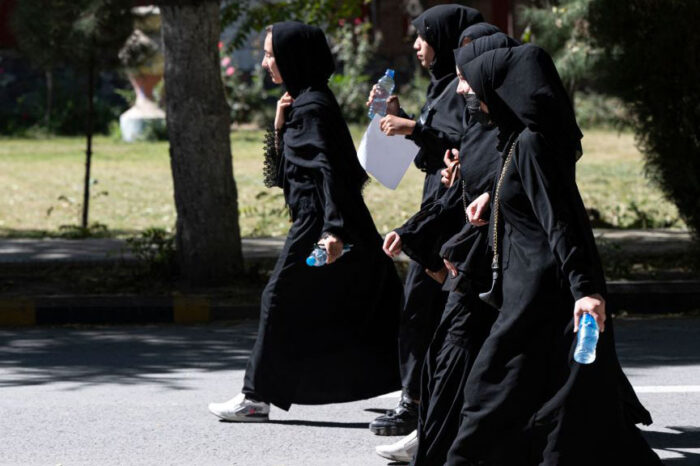 Afganistan: el Taliban prohibe a las mujeres asistir a la universidad : Noticias de