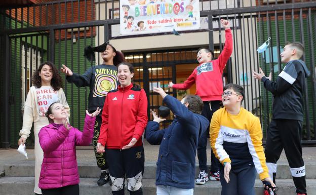 La pandemia va quedando atras: de la sexta ola a la cuarta dosis de la vacuna : Noticias de España