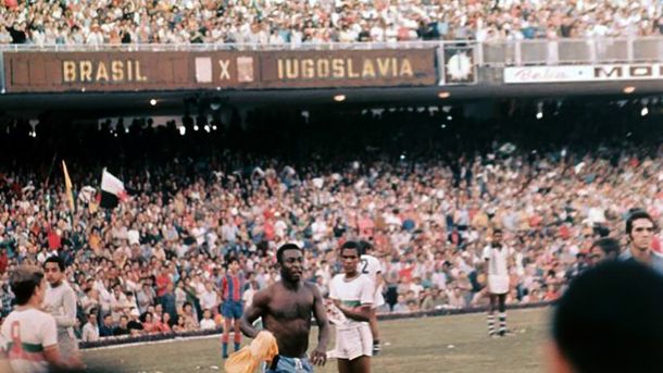 A cuanto se subasto la ultima camiseta que uso Pele : Deportes de Argentina