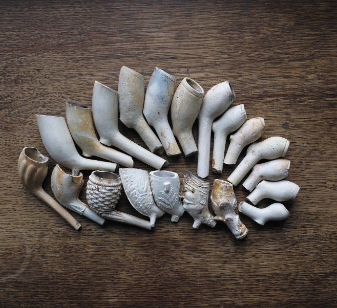 Horquillas romanas y ojos de cristal: asi es el mudlarking, el arte de rescatar tesoros perdidos en el Tamesis : Entretenimiento de España