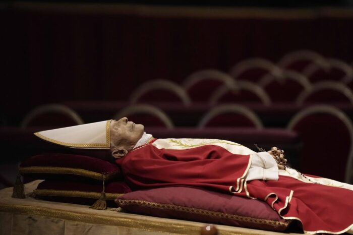 Conoce las adaptaciones del funeral de Benedicto XVI : Noticias de