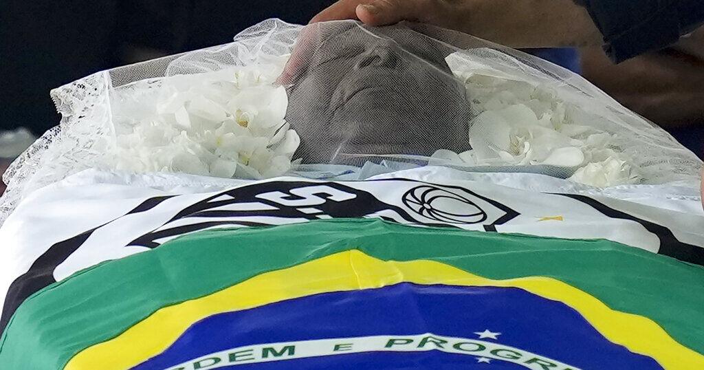 Último adios a Pele: recibe sepultura en la ciudad a la que dio fama mundial : Deportes de Puerto Rico