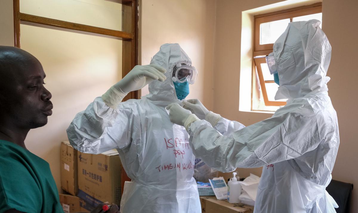 Uganda declara el fin del brote de ebola que causo 55 muertos : Noticias de