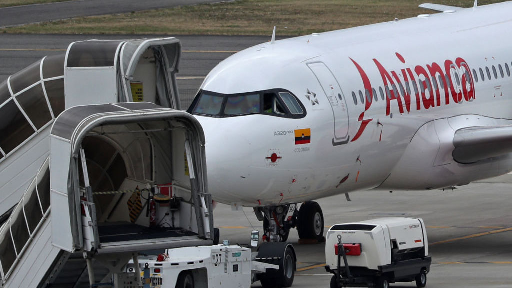 Hallan dos cuerpos en tren de aterrizaje de avion de Avianca tras vuelo desde Chile : Noticias de