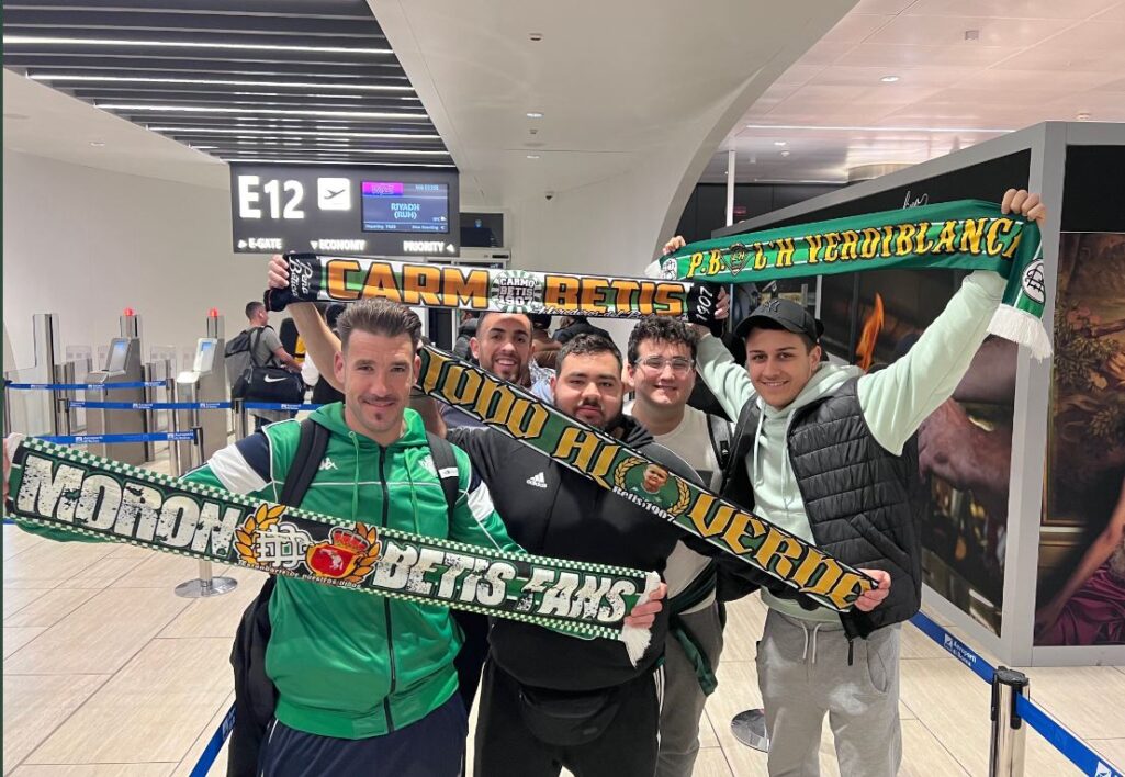 Cinco españoles en Arabia para ver la Supercopa: “No hay por donde cogerlo” : Deportes de España