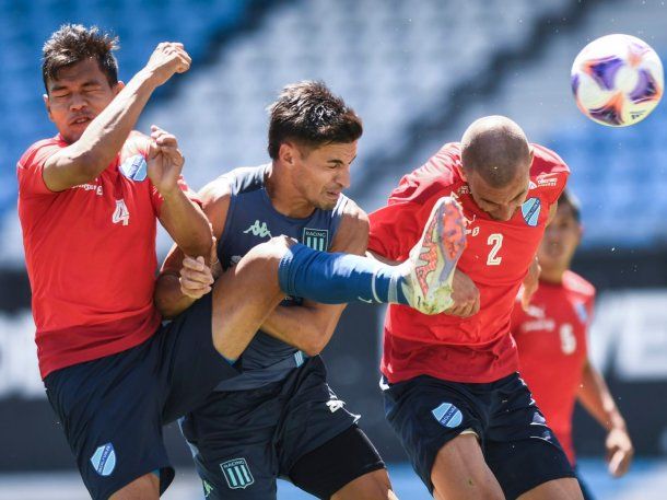 Racing juega un amistoso ante su homonimo de Uruguay a puertas cerradas : Deportes de Argentina