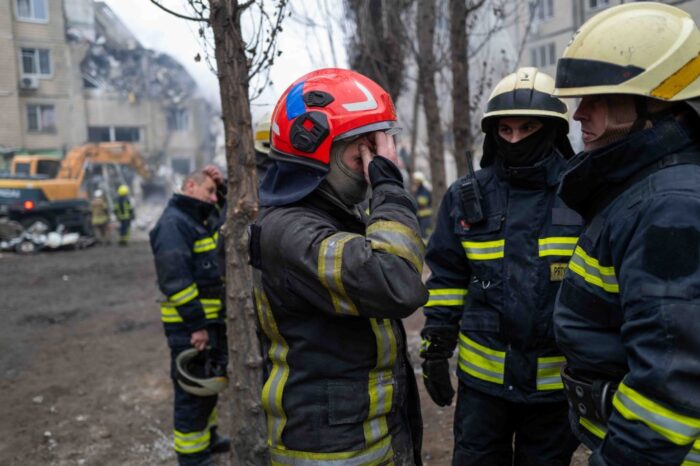 Al menos 25 muertos tras un ataque ruso a un edificio en Dnipro, segun reporta Zelenskyy : Noticias de