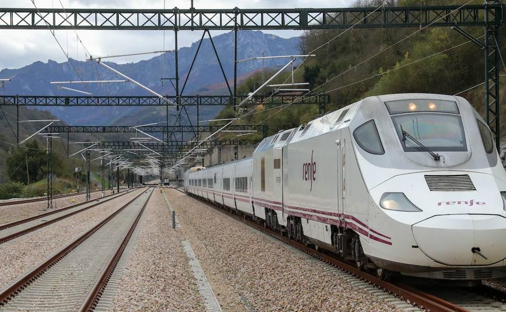 Renfe gasta 1.500 euros al dia en limpiar grafitis de trenes y estaciones asturianas : Noticias de España