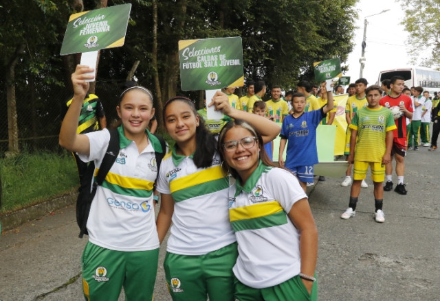 Color y alegria en la inauguracion de los torneos de la Liga Caldense de Futbol : Deportes de Colombia