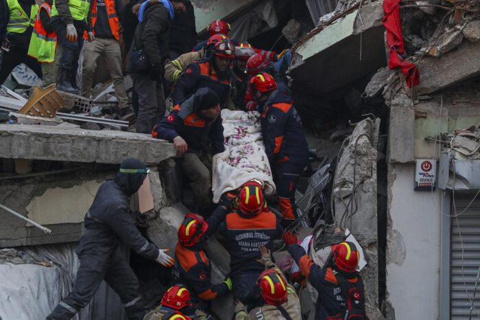 Terremoto en Turquia: rescatistas recuperan con vida a cinco miembros de una misma familia : Noticias de
