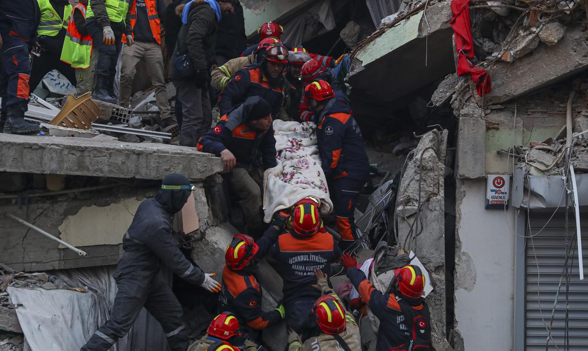 Terremoto en Turquia: rescatistas recuperan con vida a cinco miembros de una misma familia : Noticias de
