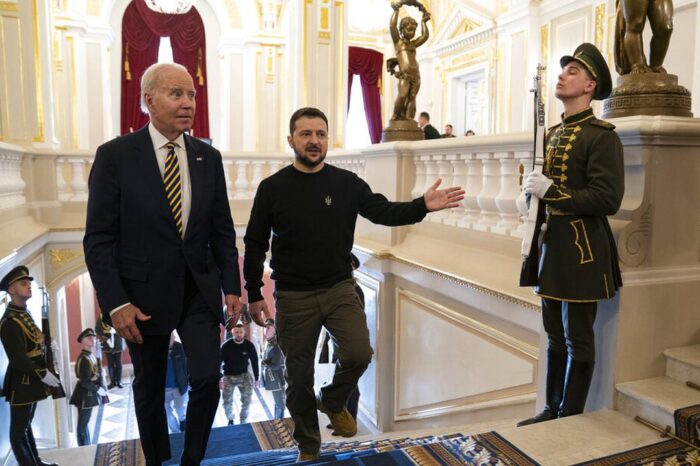 Joe Biden hace una visita sorpresa a Ucrania : Noticias de