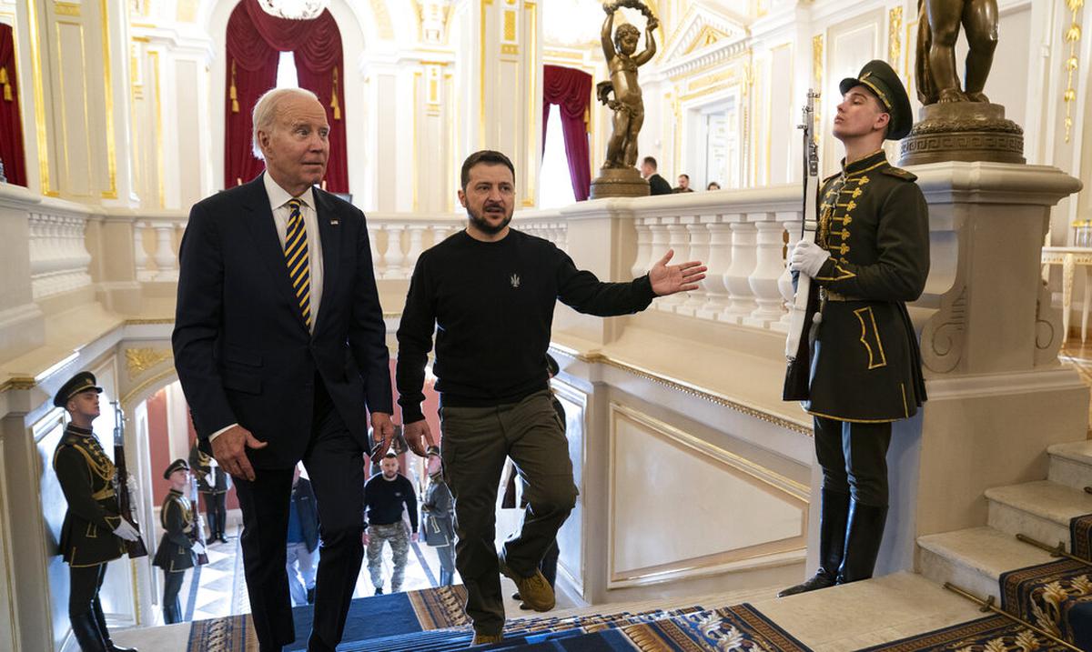 Joe Biden hace una visita sorpresa a Ucrania : Noticias de