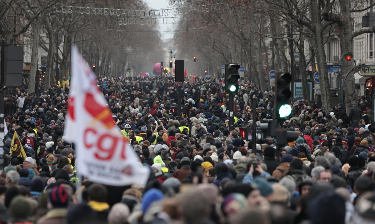 Una huelga contra la reforma de las pensiones provocara cancelaciones de viajes areos y terrestres en Francia : Noticias de