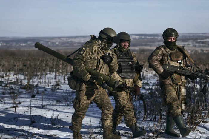 Ministro de Defensa de Ucrania dejara el cargo para fortalecer otros espacios ante la invasion rusa : Noticias de
