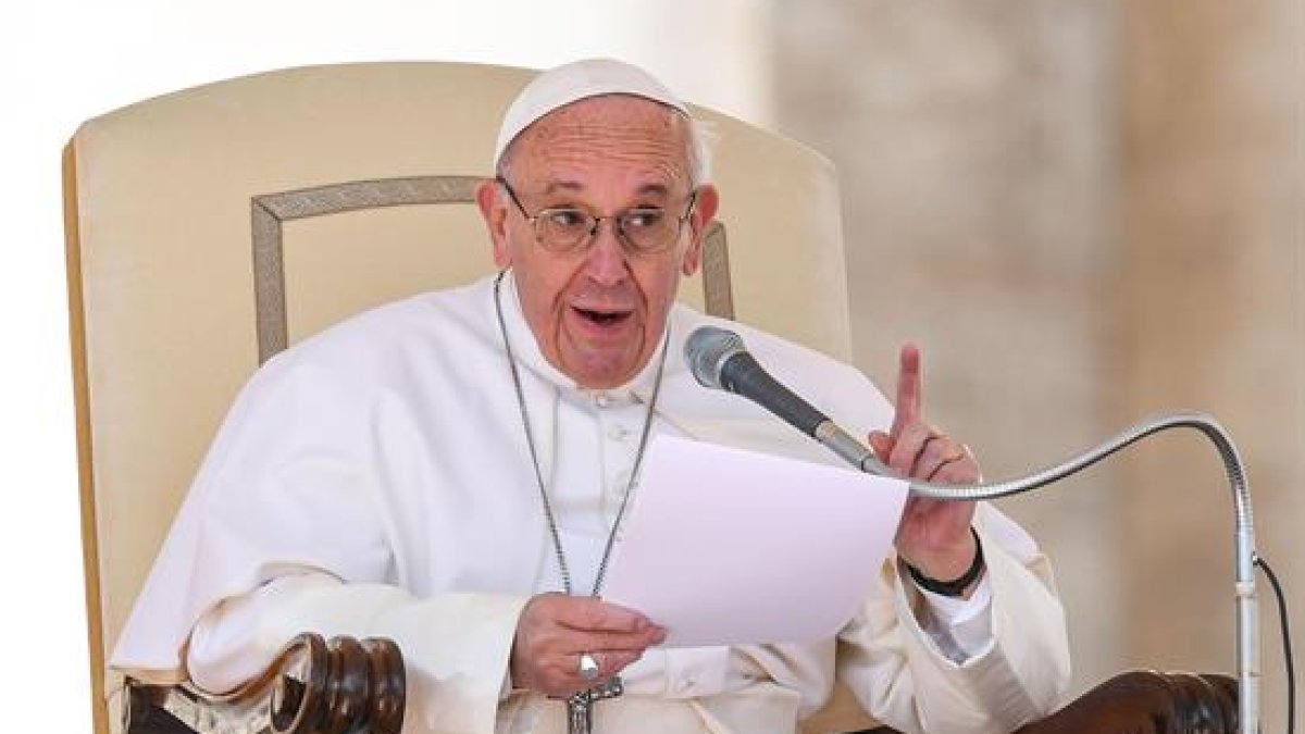 El papa Francisco se vuelve a pronunciar sobre la comunidad LGBTQ : “Dios les ama” : Noticias de