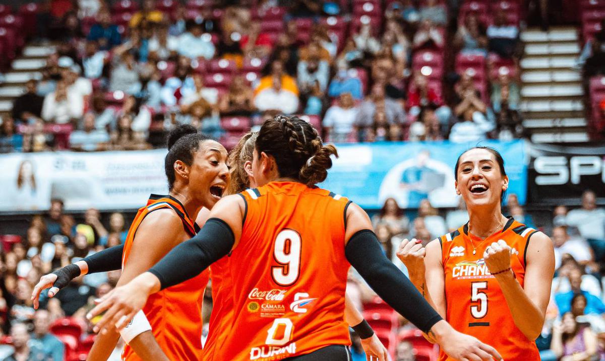 Changas vencen en tres intensos parciales a las Valencianas y retornan a la primera posicion del voleibol femenino : Deportes de Puerto Rico