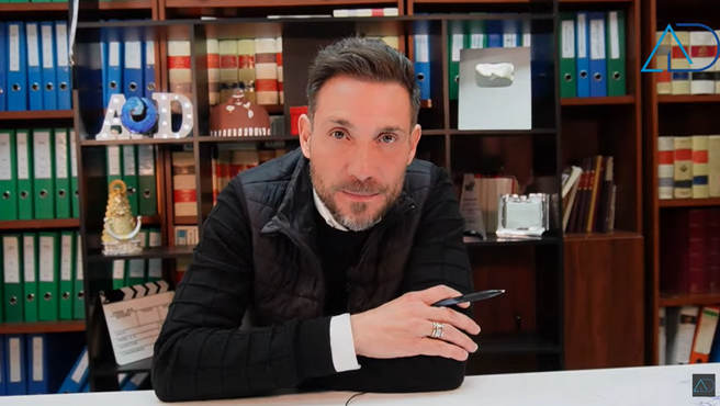 El juez Pedraz, enamorado tras su ruptura con Esther Doña: “confidencias y besos” en la calle con la abogada Isabel Jara Iñigo : Entretenimiento de España