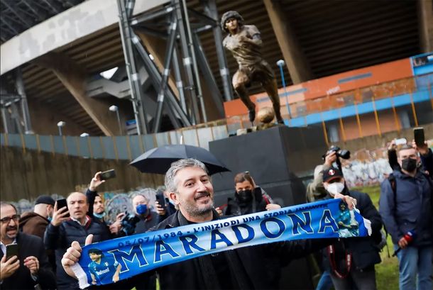 La estatua de Diego Maradona de Napoles podria desembarcar en La Bombonera : Deportes de Argentina