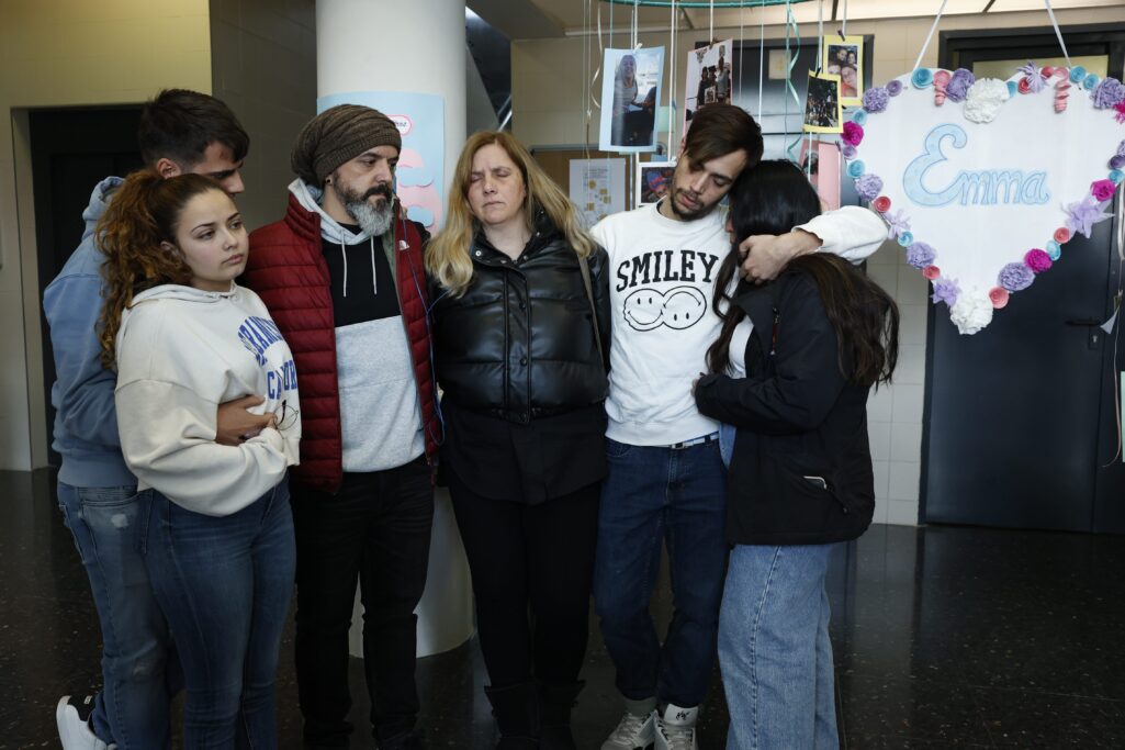 El padre de Emma, fallecida por peritonitis tras tres visitas a urgencias: “Le pido a mi hija fuerzas para aclararlo : Noticias de España