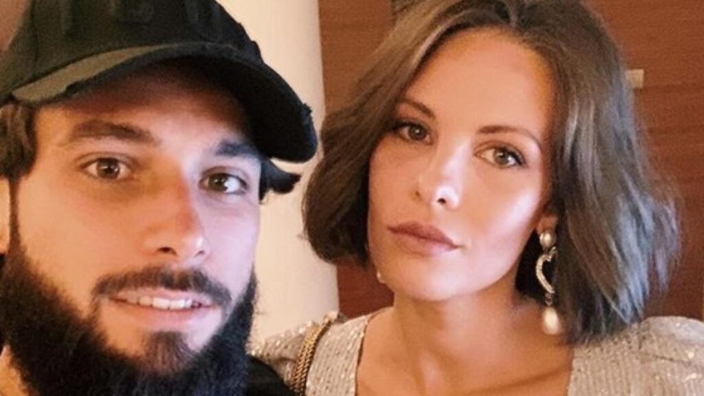 Lara Dibildos, destrozada y entre lagrimas, entierra a su madre, Laura Valenzuela: “Ahora nos esta viendo” : Entretenimiento de España