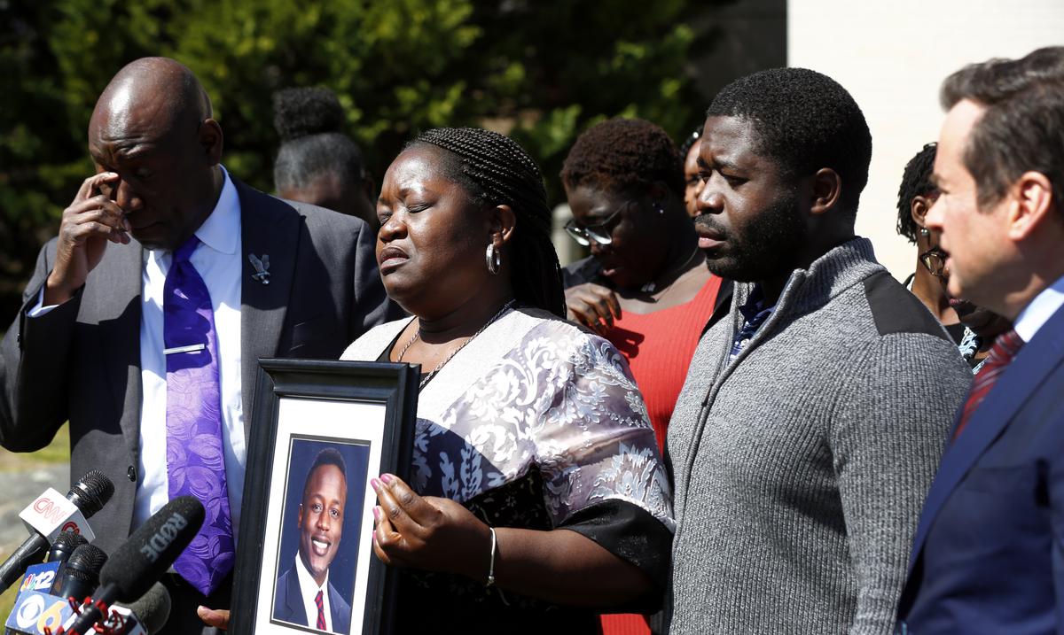 La Fiscalia de Virginia difundira video de paciente esposado que murio a manos de agentes de la policia : Noticias de