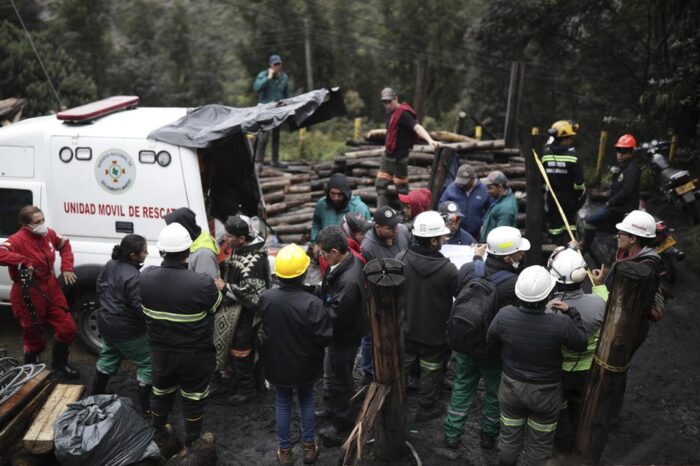 Aumentan a 21 los fallecidos por explosion en unas minas de carbon en Colombia : Noticias de