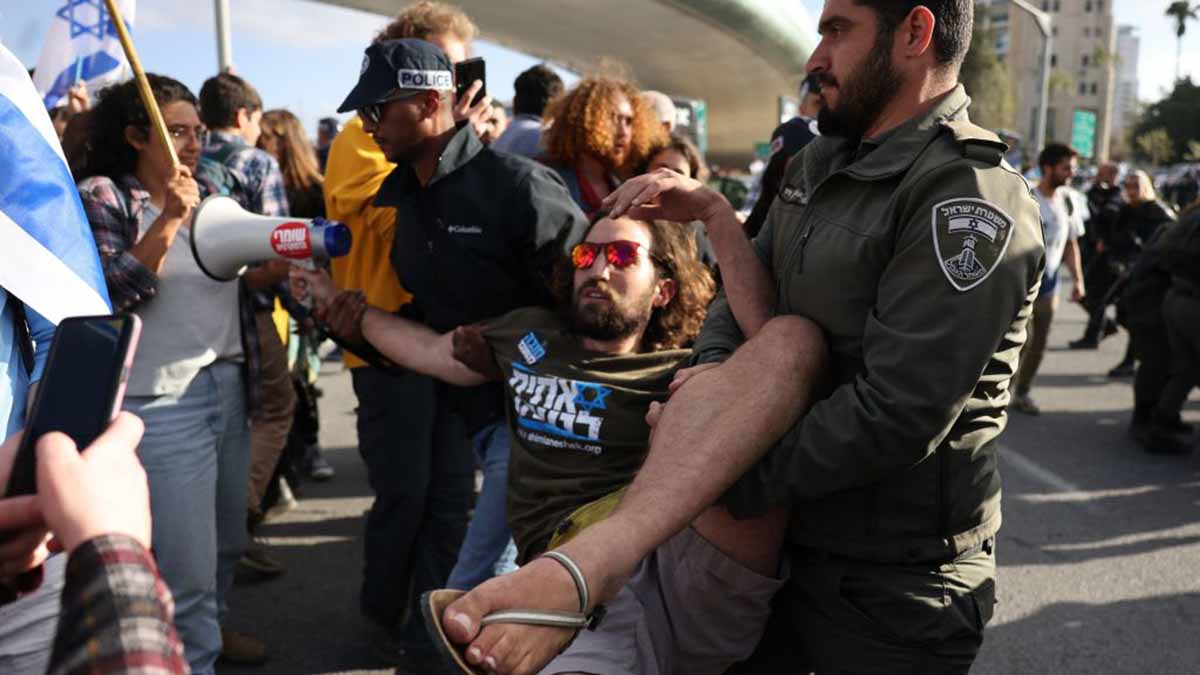 Netanyahu acuerda pausar la revision judicial tras los disturbios generalizados en Israel : Noticias de