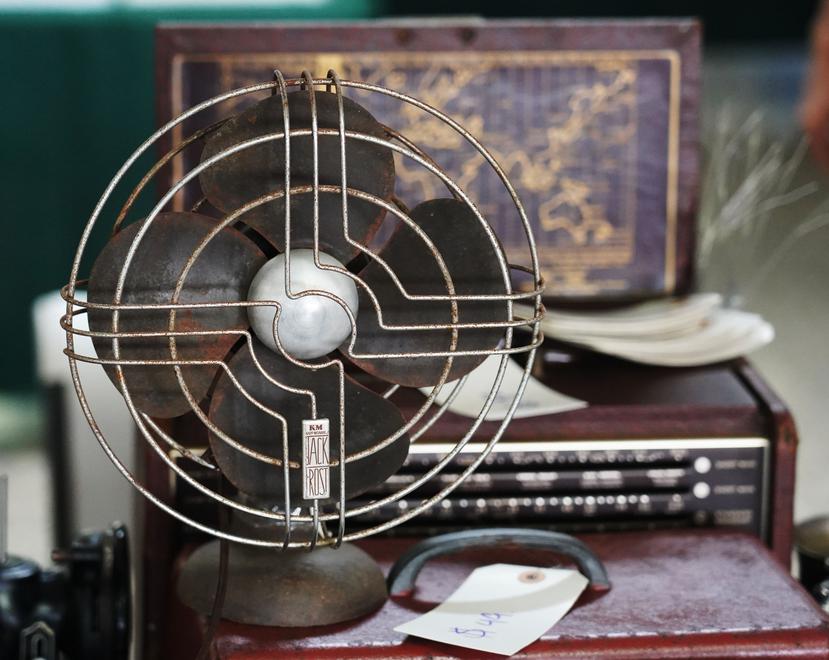 Noel Rosado Sanabria y Nydia Ramos Santiago mantienen viva una feria de coleccionistas en Villalba : Noticias de Puerto Rico