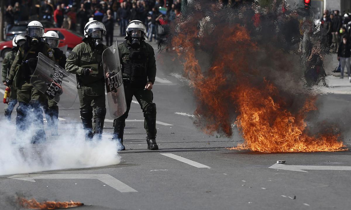 Reportan violencia durante protesta en Atenas por el choque de trenes que dejo 57 personas muertas : Noticias de