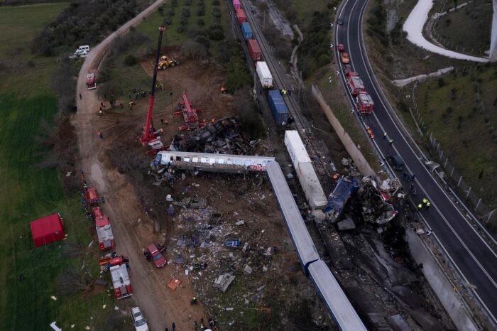 Convocada una huelga general este jueves en Grecia en protesta por el accidente ferroviario con 57 muertos : Internacional de