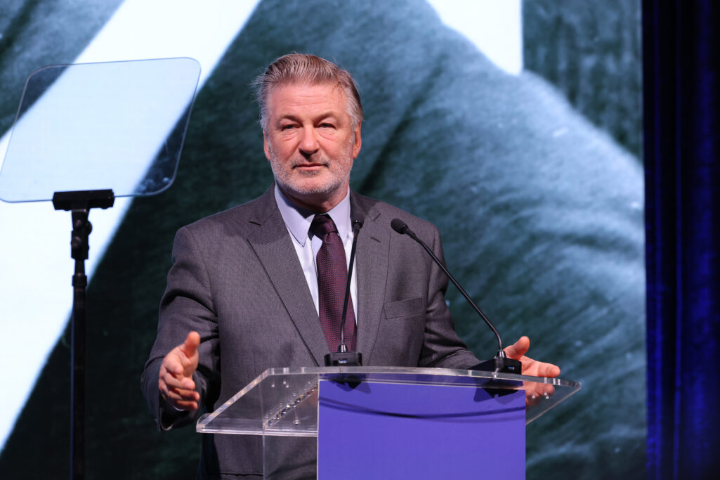 El abogado de Alec Baldwin afirma que las autoridades destruyeron arma del caso “Rust” : Entretenimiento de España
