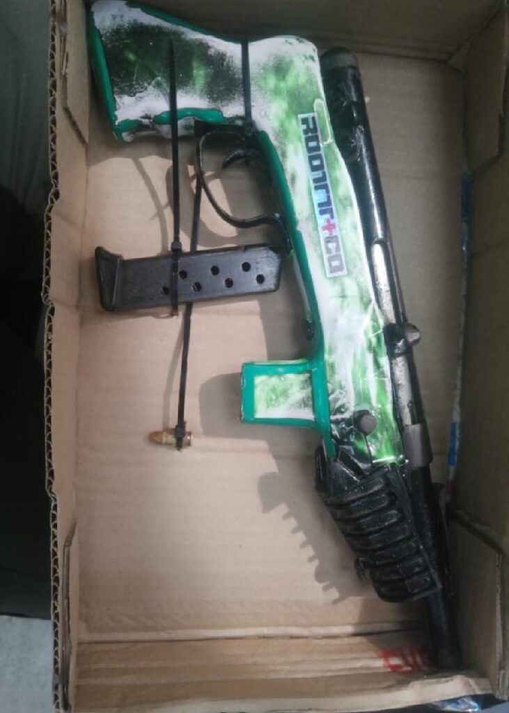 Hombre cargaba escopeta con extraña modificacion para disparar mas balas: donde : Noticias de Colombia