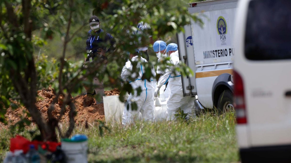 Duelo sin despedida: entierran a 13 migrantes no identificados tras accidente de bus en Panama : Noticias de