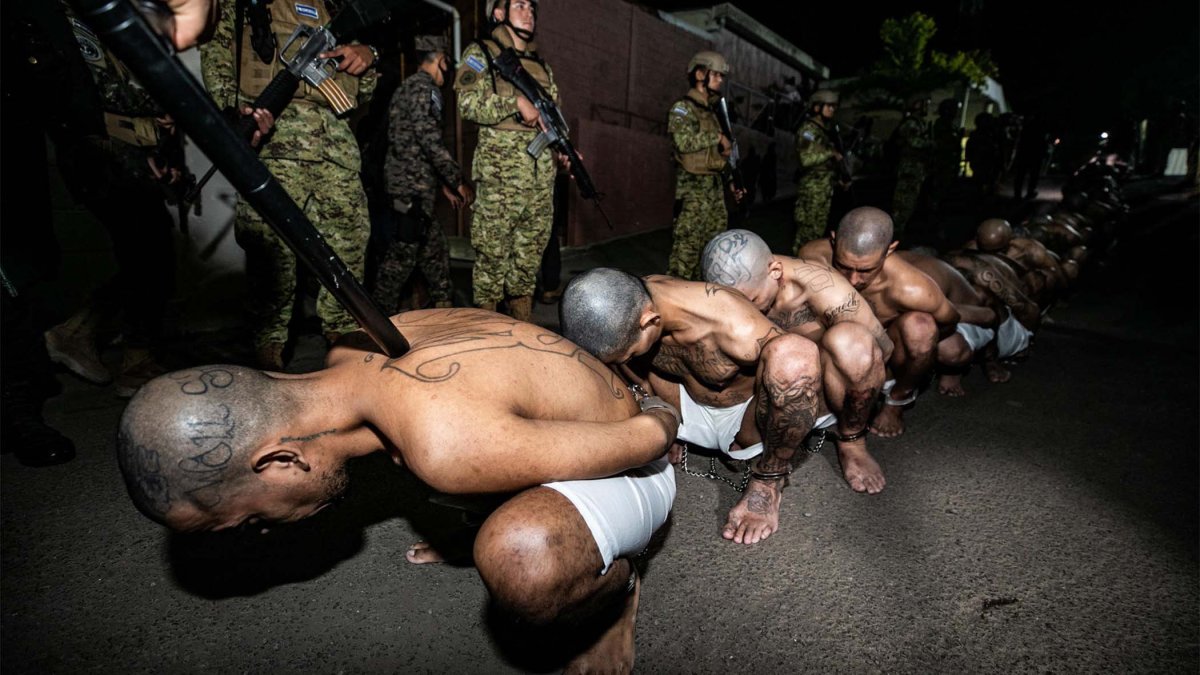 “La carcel mas criticada del mundo” ya suma 4,000 presos en El Salvador : Noticias de