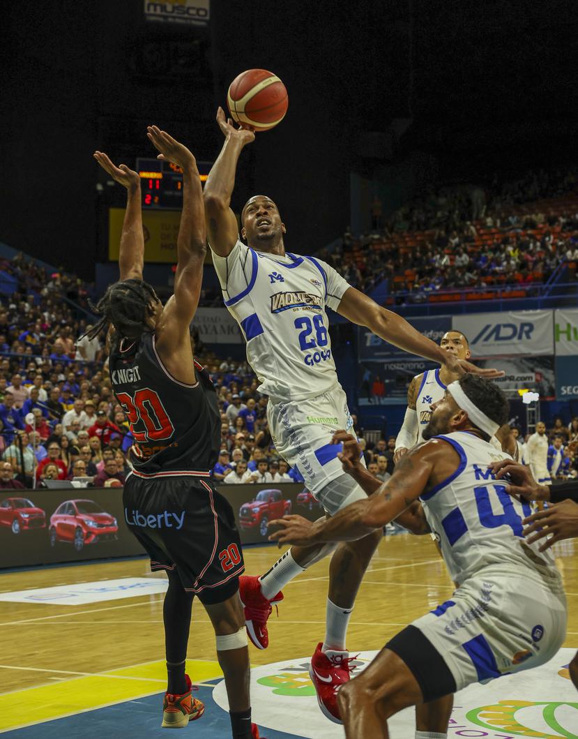 Los Vaqueros superan a los Piratas en un choque de lideres en el BSN : Deportes de Puerto Rico