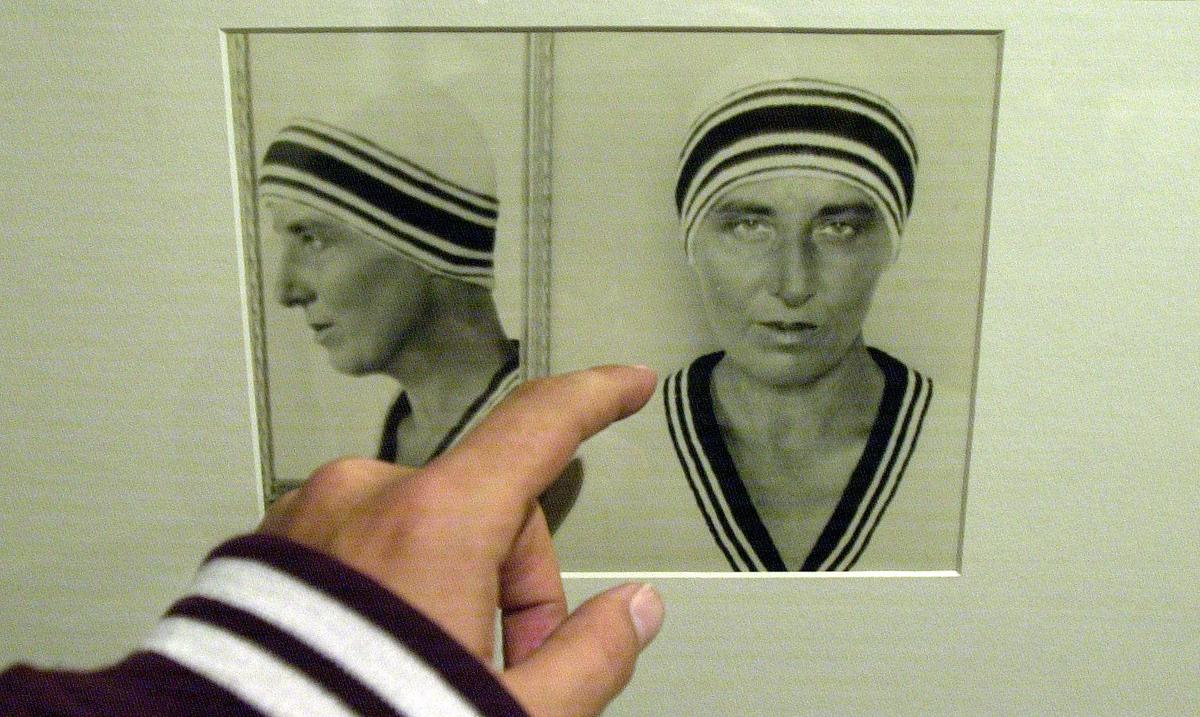 El surrealismo en femenino toma la colina de Montmartre : Entretenimiento de Puerto Rico