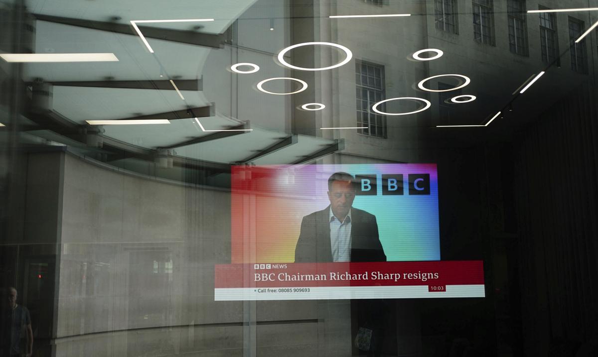 El presidente de la BBC renuncia por su implicacion en la concesion de un prestamo a Boris Johnson : Noticias de