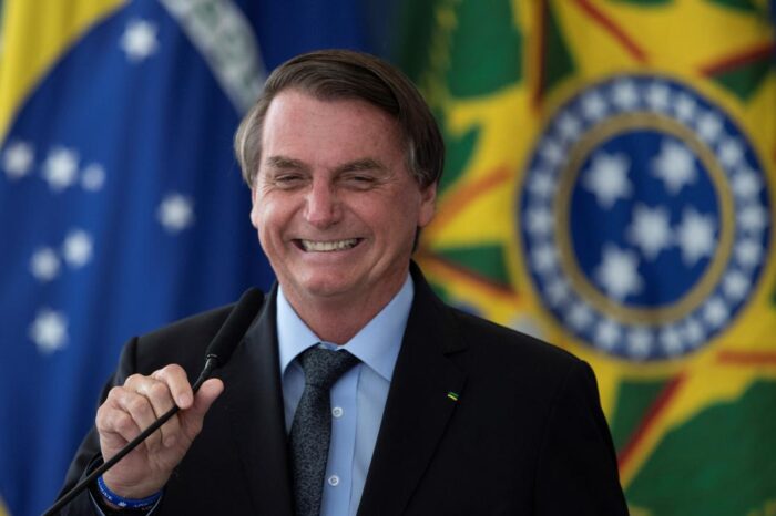Una multitud recibe a Jair Bolsonaro en su primera comparecencia publica tras su regreso a Brasil : Noticias de