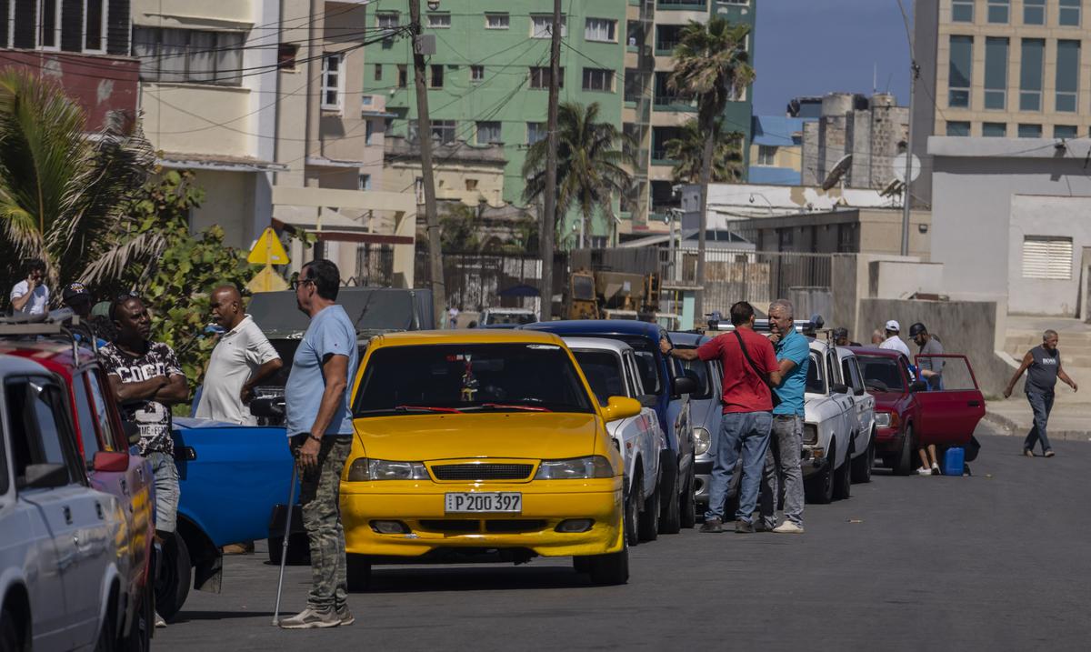 Cuba: crisis por falta de gasolina obliga suspender actividades : Noticias de