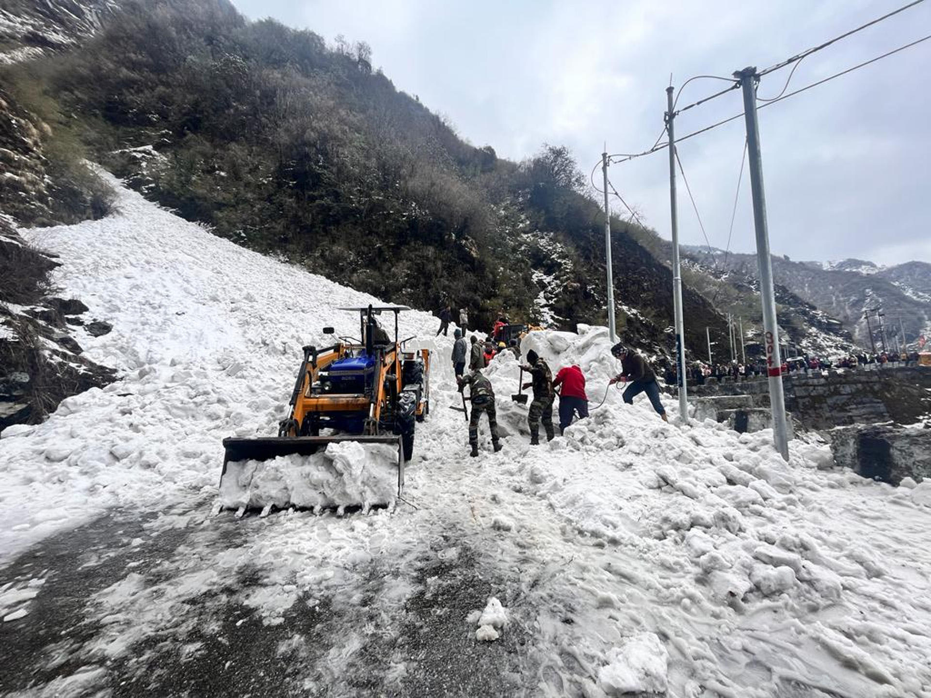 Avalancha en la cordillera del Himalaya deja al menos siete turistas muertos : Noticias de