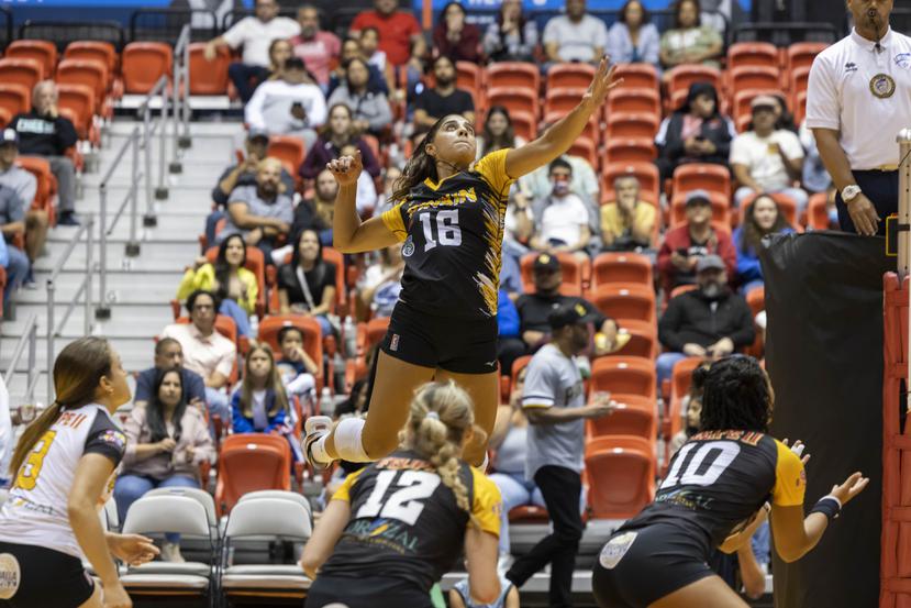 La novata Paola Santiago es elegida Jugadora Mas Valiosa del Voleibol Superior Femenino : Deportes de Puerto Rico