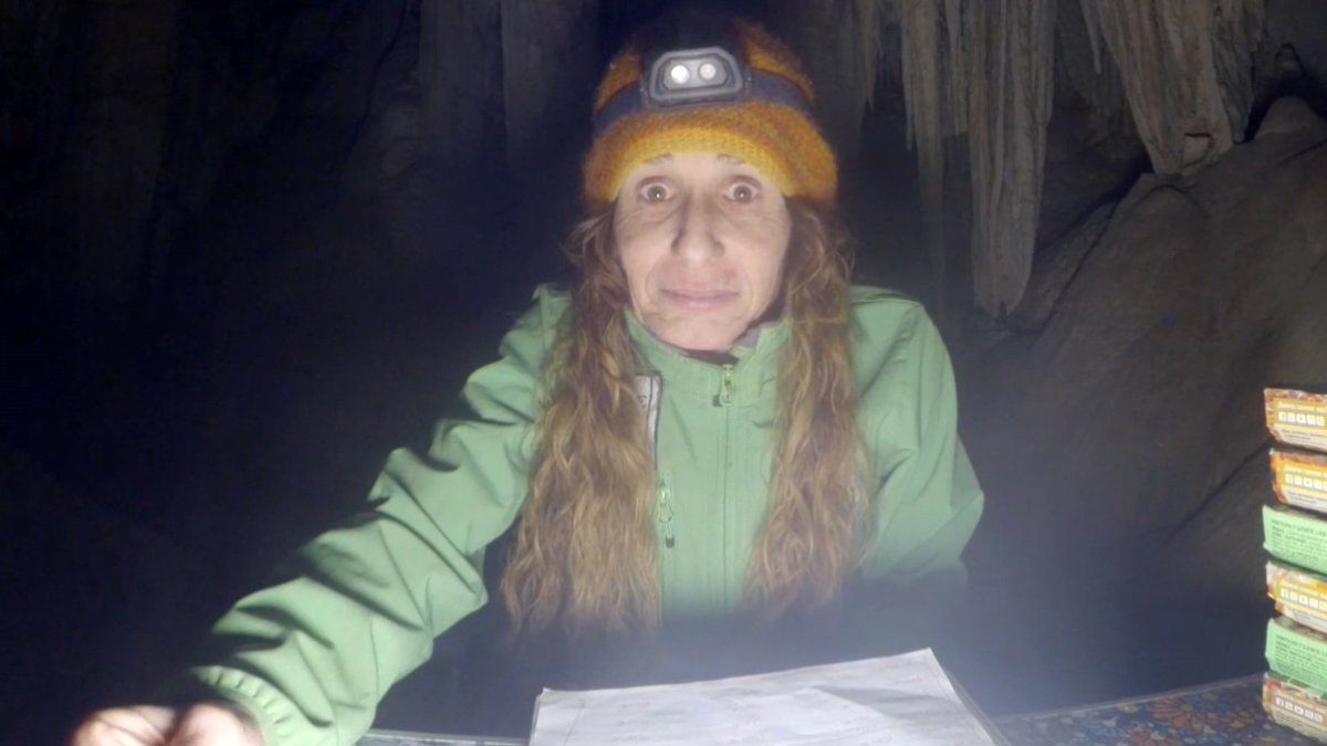 Sola y en la oscuridad: alpinista pasa 16 meses dentro de una cueva : Noticias de