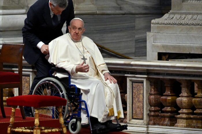 Por primera vez, el papa Francisco se ausenta al Via Crucis en Roma para evitar el frio : Noticias de