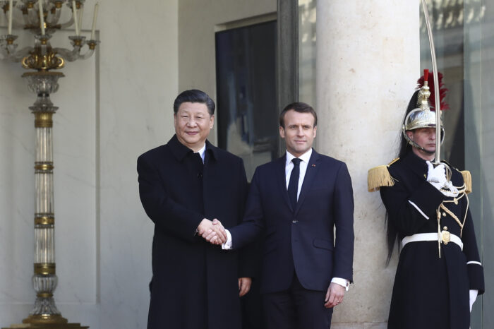 Macron tiende la mano a Xi para poner fin a la guerra en Ucrania: “Se que puedo contar con China para devolver a Rusia la cordura” : Internacional de