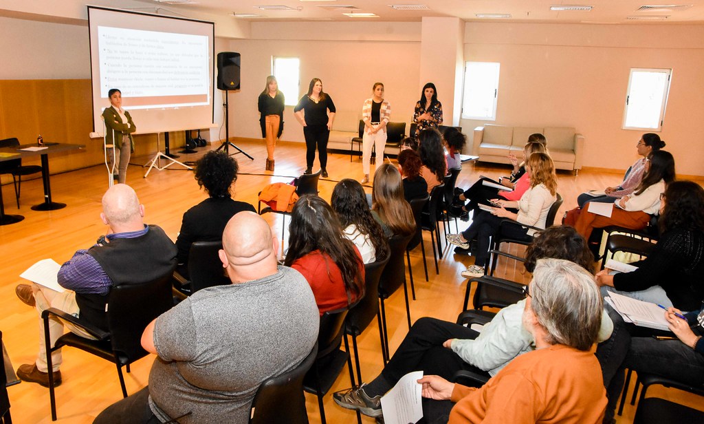 El Teatro del Bicentenario avanza en su politica de accesibilidad e inclusion con capacitaciones : Entretenimiento de Argentina